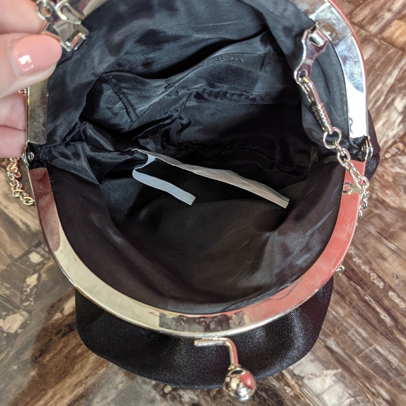 🔥LAST CHANCE - DONATING Sept 4/22🔥Rose Clutch, optional shoulder chain - Picture 4 of 5